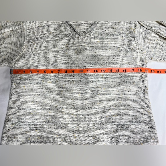 COLUMBIA Beige heather knit V‎ neck pullover size M. - Picture 11 of 12